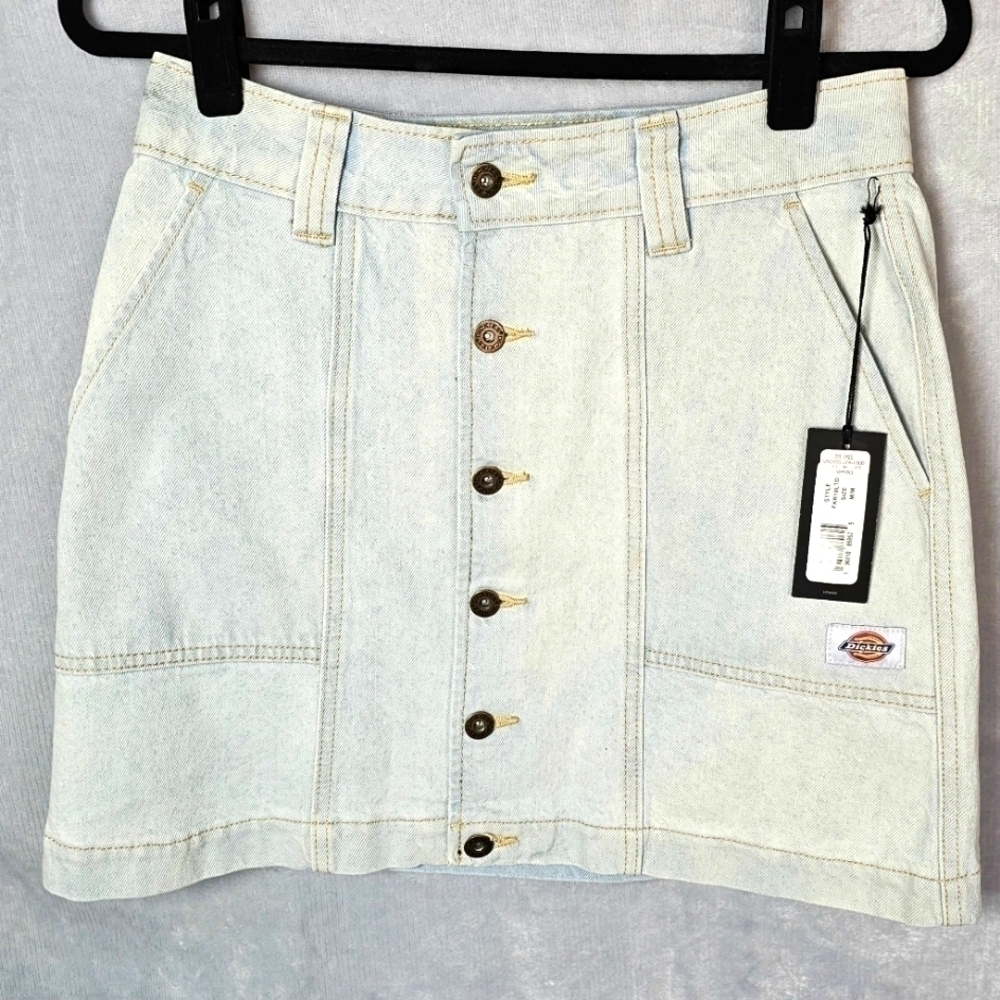 🆕Dickies Light Wash Denim Mini Button Down Skirt Size Medium NWT - Picture 2 of 9